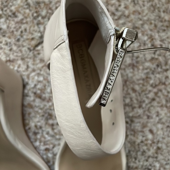 BCBG MaxAzria wedge sandals - Picture 6 of 6